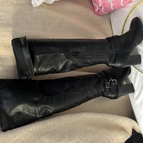 An above knee black 3 inch stacked heeled boot. - Picture 2 of 6